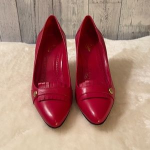 Brooks Brothers in excellent condition. No flaws. Beautiful red color.